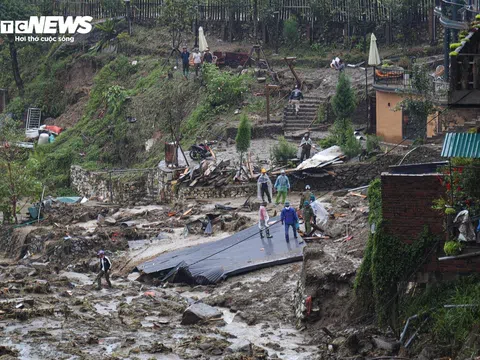 Hiện trường vụ sạt lở 4 ngôi nhà khiến 15 người thương vong ở Sapa
