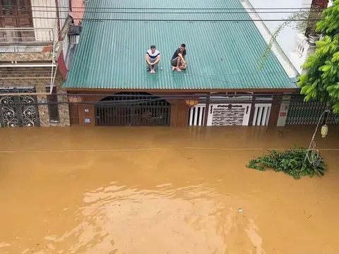 Lũ sông Hồng vượt mốc lịch sử 1968 gần 1m, hôm nay tiếp tục lên