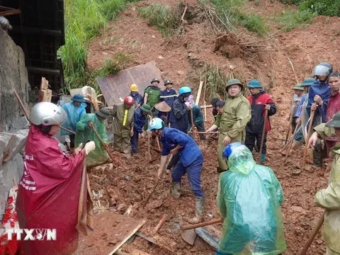 Thủ tướng: Khẩn trương cung cấp lương thực, nhu yếu phẩm cho dân vùng bị cô lập
