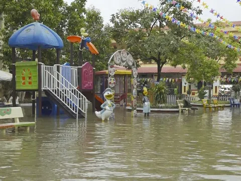 Ảnh hưởng của mưa lớn, 126 trường học Hà Nội tạm dừng học trực tiếp