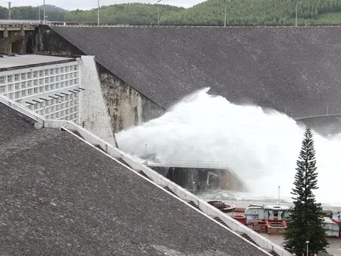 Thủy điện Thác Bà an toàn, lưu lượng nước về hồ đang giảm dần