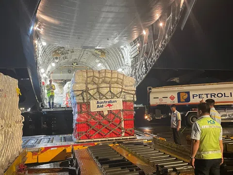 Úc hỗ trợ Việt Nam 3 triệu đô, hàng cứu trợ đã đến Hà Nội