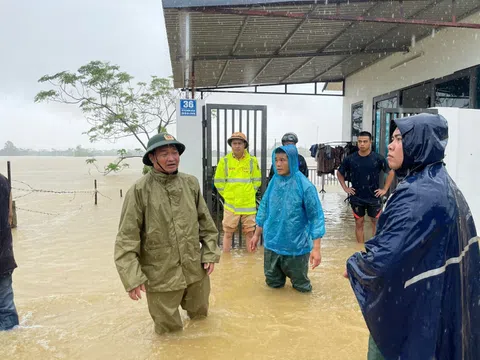 Nước sông Bùi lên nhanh, Chương Mỹ nhanh chóng sơ tán dân còn lại