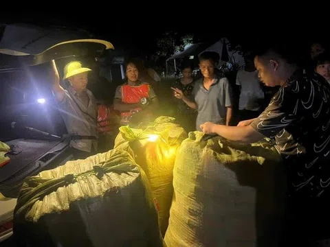 Người dân TPHCM gửi đồ hỗ trợ đồng bào miền Bắc gặp nạn do bão lũ