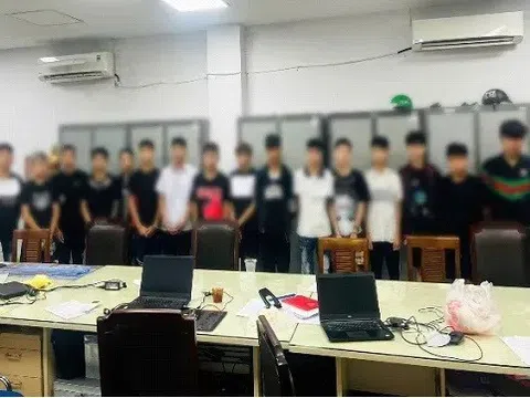 Hà Nội: Bắt 16 đối tượng mang đao kiếm chém người đi đường