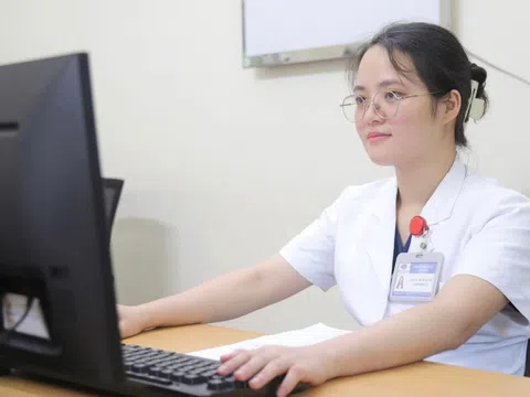 Nữ bác sĩ gặp nạn tại quán The Coffee House tươi tắn ngày đi làm trở lại