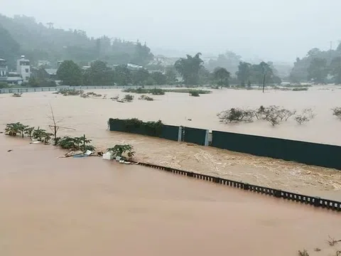 Mực nước trên sông Hồng lên nhanh, 4 tỉnh miền Bắc nguy cơ tái diễn ngập lụt