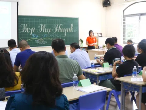 Trường học có được kêu gọi phụ huynh mua trang thiết bị dạy học cho giáo viên?