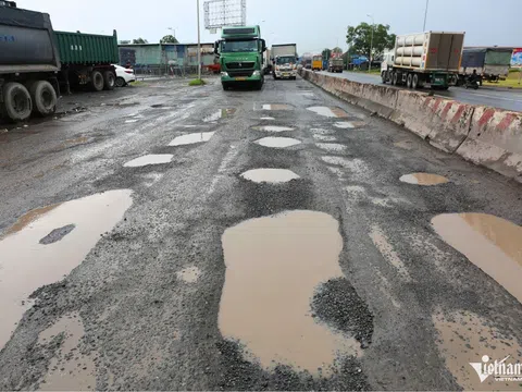 'Ma trận' ổ gà, ổ voi trên quốc lộ 51 qua Đồng Nai