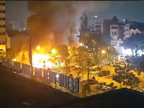 Cháy dãy nhà trong Bệnh viện Đa khoa Đức Giang, Hà Nội