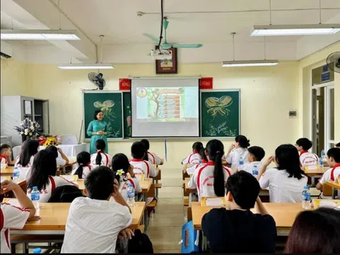 Đại diện Bộ GD&ĐT nói gì về đề xuất miễn học phí cho con giáo viên?