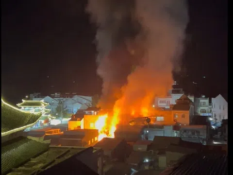 Cháy 2 nhà sau miếu Bà Chúa Xứ ở An Giang khiến một người tử vong