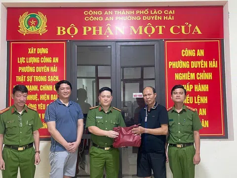 Nhặt được 300 triệu đồng, nam thanh niên vội mang đến báo công an