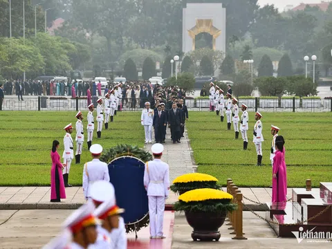Lãnh đạo Đảng, Nhà nước và đại biểu Quốc hội vào Lăng viếng Chủ tịch Hồ Chí Minh