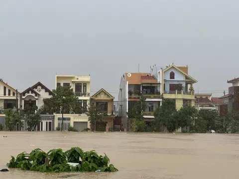 Miền Trung đối mặt đợt mưa lũ đỉnh điểm, Biển Đông khả năng xuất hiện áp thấp