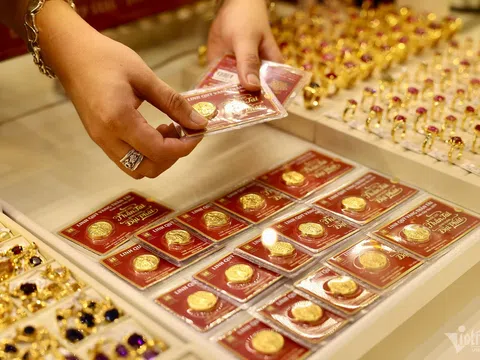 Giá vàng nhẫn Doji 'bốc hơi' hơn 5 triệu, vàng miếng SJC 'bay' 3,5 triệu/lượng