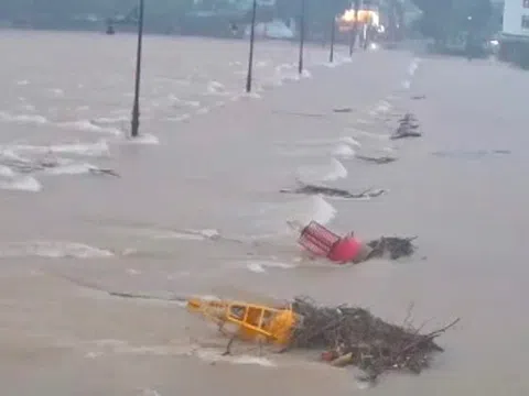 Thừa Thiên-Huế: Mưa lớn, nước lũ lên nhanh, học sinh toàn tỉnh nghỉ học