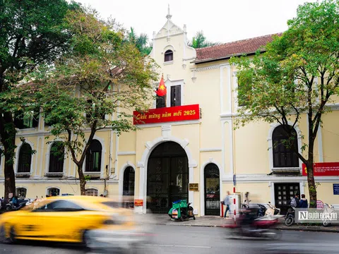 Đường phố Hà Nội trang hoàng chào đón năm mới 2025