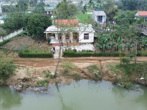 Khắc phục ra sao sau vụ bờ sông ở Huế bất ngờ sụt lún?