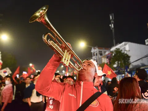 Việt Trì 'mở hội' trong đêm sau trận Việt Nam thắng Thái Lan