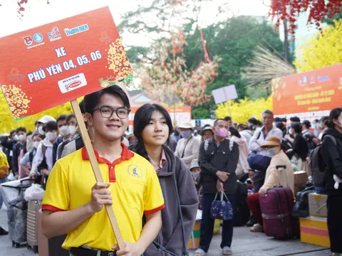 TP Hồ Chí Minh: Tiễn 2.000 sinh viên và người lao động về quê đón Tết