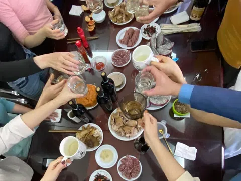 9 nguyên tắc khi uống rượu bia ngày Tết giảm tác hại cho sức khỏe