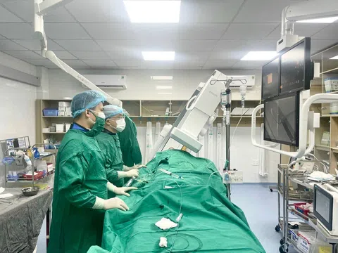 Đau ngực kéo dài, bệnh nhân được phát hiện tắc 3 nhánh động mạch vành