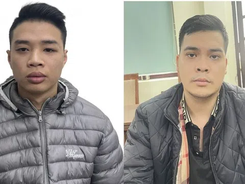 Bắt 2 đối tượng cướp giật điện thoại của nữ du khách ở phố đi bộ