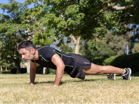 Cách nào giúp tăng cường cơ bắp sau tuổi 50?