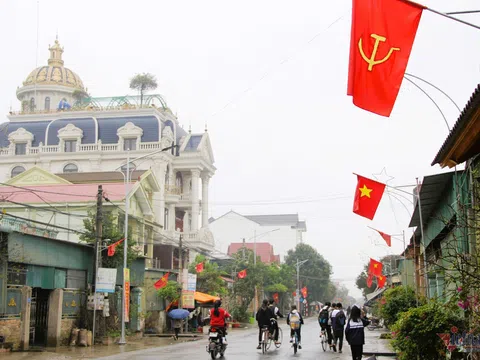 Xã nghèo đổi đời từ 'đồng nát', xe sang đỗ san sát, dinh thự mọc như nấm