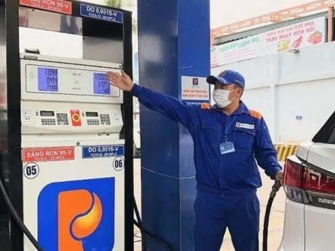 Giá xăng điều chỉnh sớm, có thể vượt 25.000 đồng/lít?