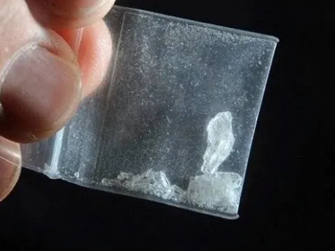 Khởi tố đối tượng lừa bán ma túy giả chế từ mì chính và thuốc tây