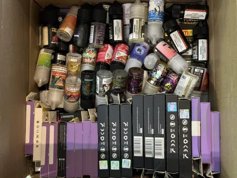 Thuốc lá điện tử “mù” nguồn gốc