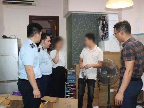 Kiểm tra, phát hiện "kho" màn hình ô tô, camera hành trình không rõ nguồn gốc bán trên sàn Shopee