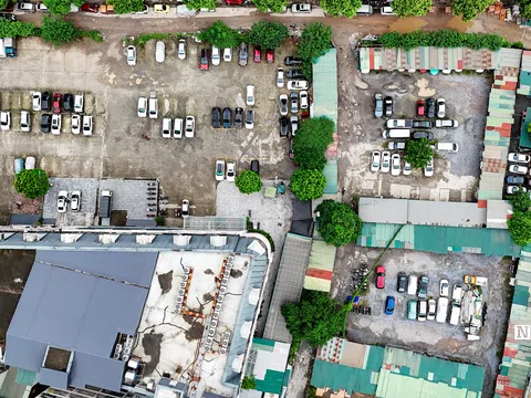 Loạt đất dự án tại Cầu Giấy "hóa" bãi xe, sân bãi