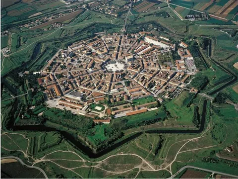 Thành phố pháo đài huyền bí mang dáng vẻ tựa trận đồ bát quái