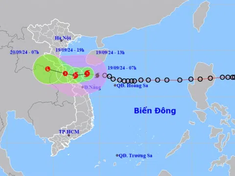 Bão số 4 mạnh cấp 8, giật cấp 10 cách Quảng Bình-Quảng Trị khoảng 190km