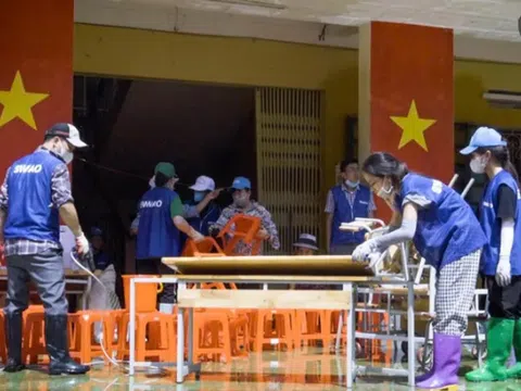 Câu lạc bộ tình nguyện SVWAO chung tay vệ sinh môi trường thành phố Yên Bái sau bão YAGI