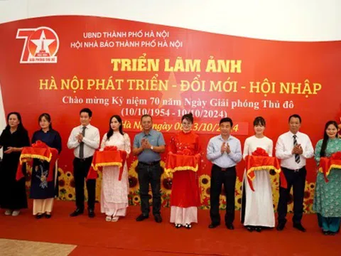  Khai mạc triển lãm ảnh “Hà Nội phát triển, đổi mới, hội nhập” diễn ra tại Trung tâm triển lãm Đinh Tiên Hoàng