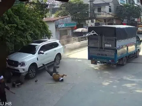 Tạm giữ tài xế ô tô đâm vào đoàn người đưa tang