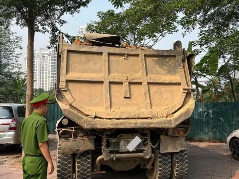 Tài xế xe tải cần biết điều này khi chở phế thải