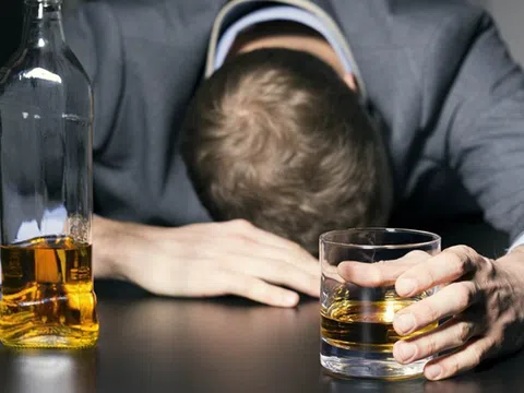 Ngộ độc rượu có thể gây tử vong, cách nhận biết dấu hiệu ngộ độc