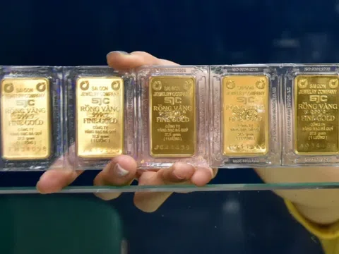 Giá vàng miếng SJC tụt khỏi mốc 87 triệu đồng/lượng