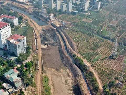 Cảnh trộm cát trong 'đại công trường' hơn 4.700 tỉ ở Hà Nội