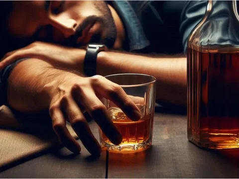 Gặp 3 tình trạng này, uống rượu hại gan gấp 2,4 lần