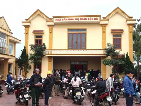 Nghìn người đổ xô đăng ký biến động giấy chứng nhận quyền sử dụng đất sau sáp nhập