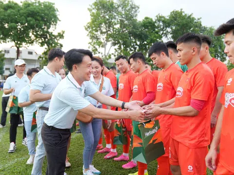 Herbalife Việt Nam đồng hành cùng các Đội Tuyển Bóng Đá Quốc Gia Việt Nam chuẩn bị cho mùa giải mới 2025