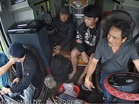 Chặn đầu xe khách rồi leo lên dọa nạt, hành hung phụ xe