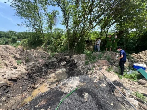 Khởi tố vụ xả gần 7 tấn chất thải nguy hại ra môi trường ở Gia Lâm