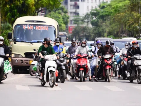 Cùng lúc cảnh báo nắng nóng, không khí lạnh và mưa lớn có bất thường?
